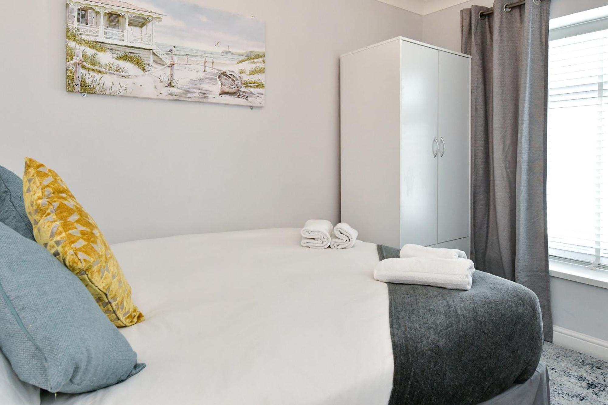 Free Parking - Heart Of The City - Superb Townhouse & Garden - Peaceful Area But Only 5Min Walk To Beach, Shops, Bars, Arena, Marina, Parks Swansea Exterior photo