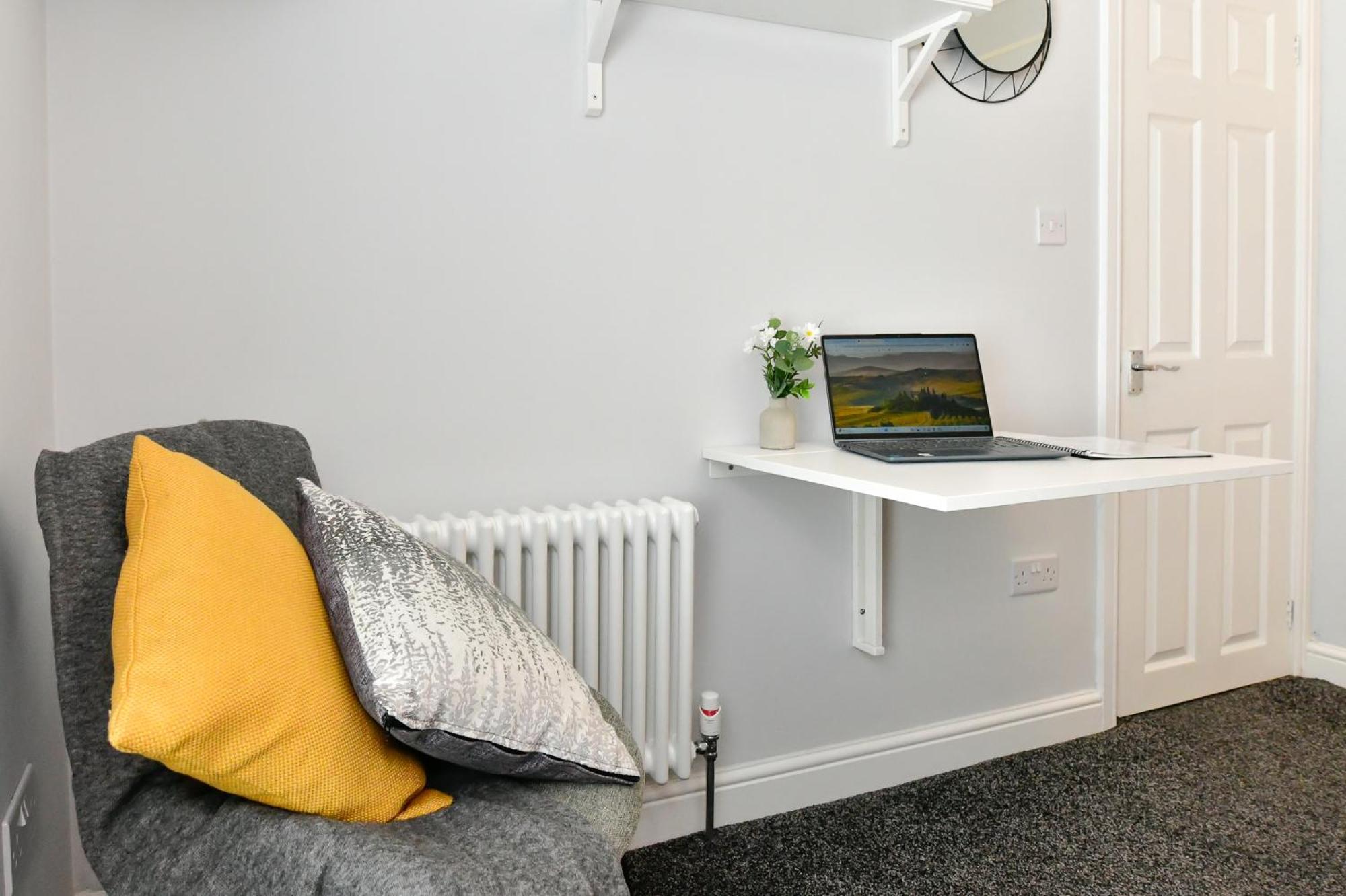 Free Parking - Heart Of The City - Superb Townhouse & Garden - Peaceful Area But Only 5Min Walk To Beach, Shops, Bars, Arena, Marina, Parks Swansea Exterior photo
