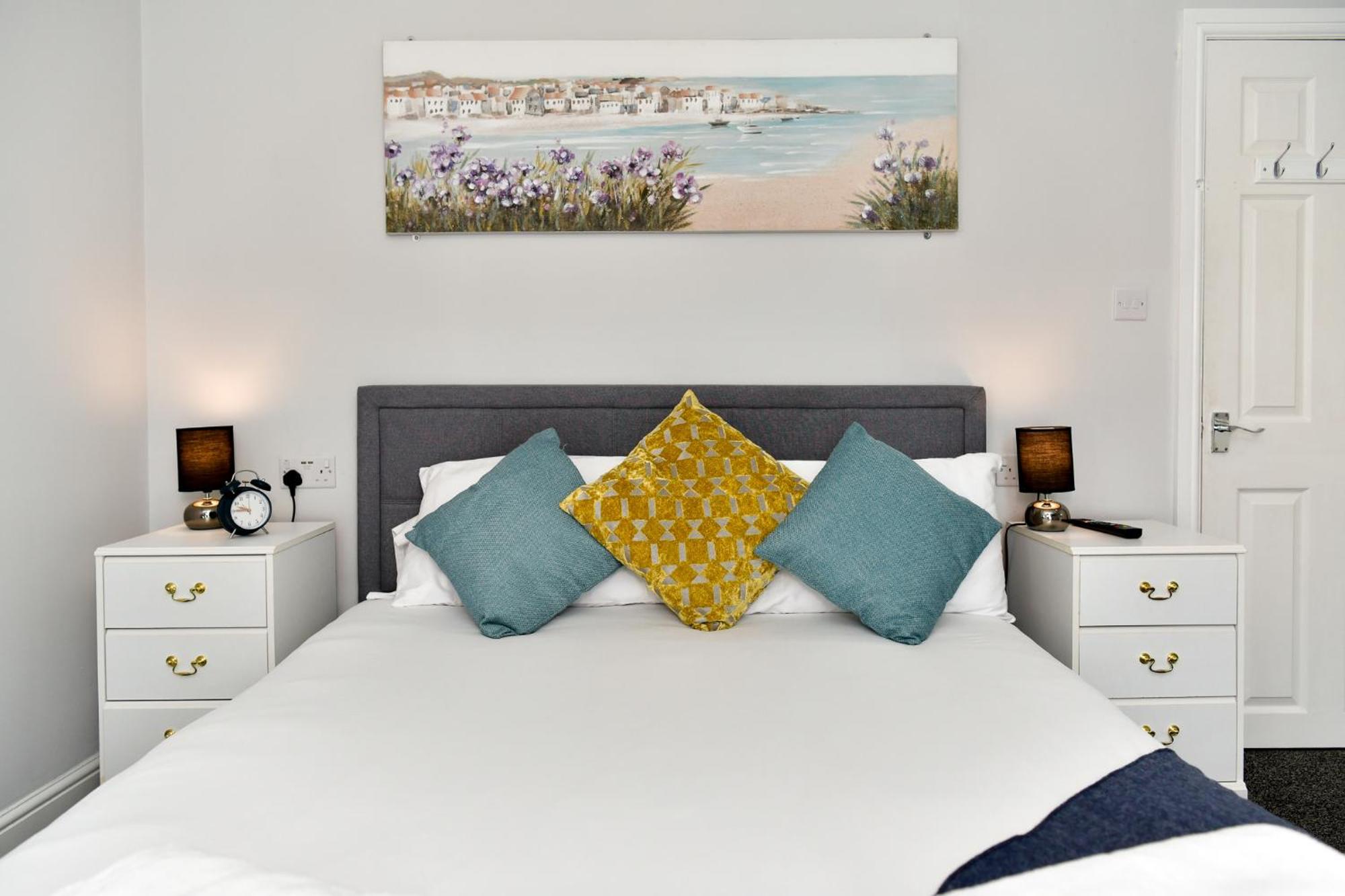 Free Parking - Heart Of The City - Superb Townhouse & Garden - Peaceful Area But Only 5Min Walk To Beach, Shops, Bars, Arena, Marina, Parks Swansea Exterior photo