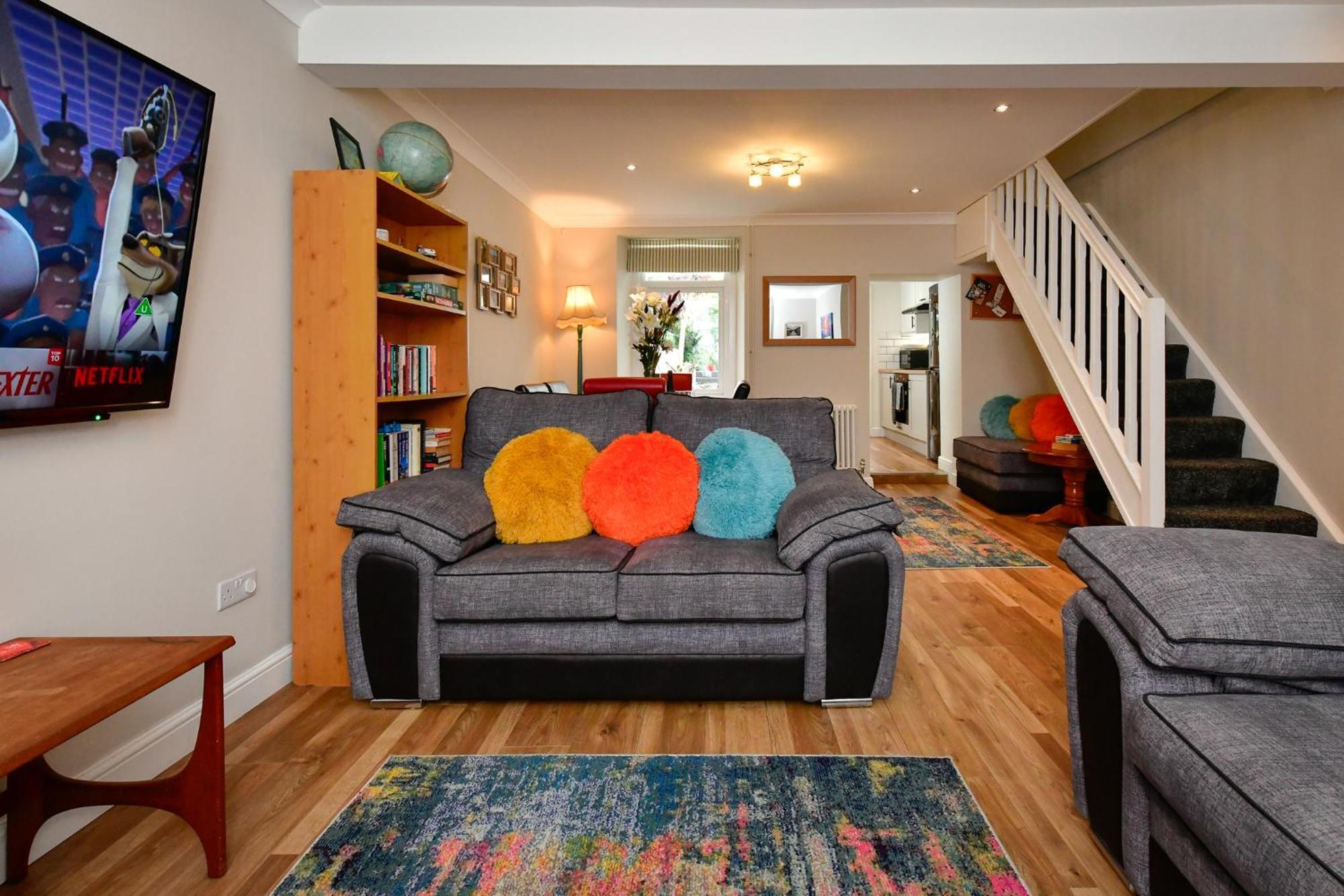 Free Parking - Heart Of The City - Superb Townhouse & Garden - Peaceful Area But Only 5Min Walk To Beach, Shops, Bars, Arena, Marina, Parks Swansea Exterior photo